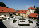Thumb courtyard