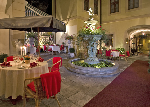 Main aquarius restaurant   courtyard