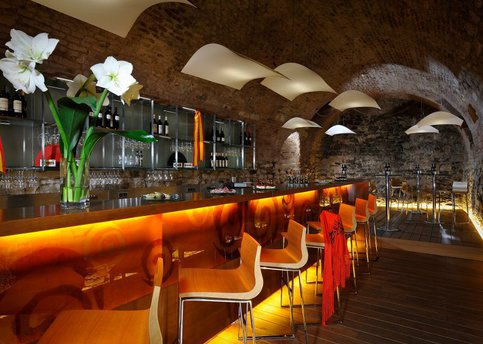 Main bar hotel barcelo old town praha25 8525