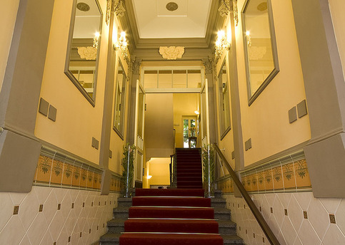 Main hotel raffaello prague main entrance 01