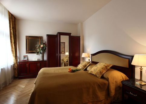 Main elysee apartments bedroom beige 800px