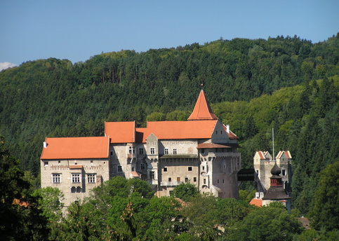 Main hrad pern tejn z kopce